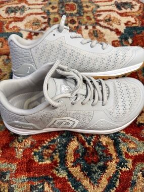 Born Primitive Light Gray Knit Training Sneakers